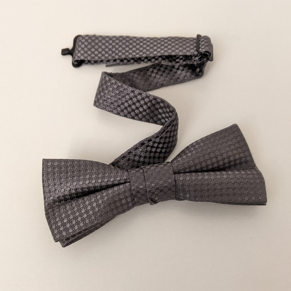 C2 by CALIBRATE 100% Silk Bow Tie (big boy) - Picture 2 of 10